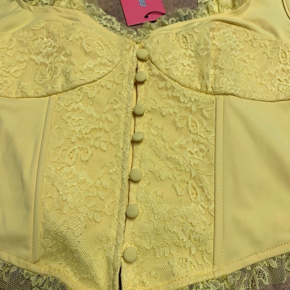 New EDIKTED 
Lace Panel Corset Top - Picture 3 of 7